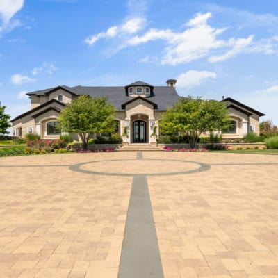 Gated entrance and large driveway to this beautiful, modern estate.